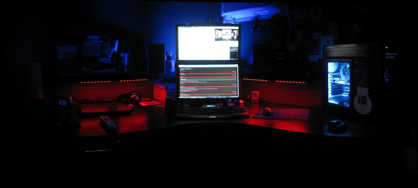 new_desk_blue_red_02-02-2012sm.jpg