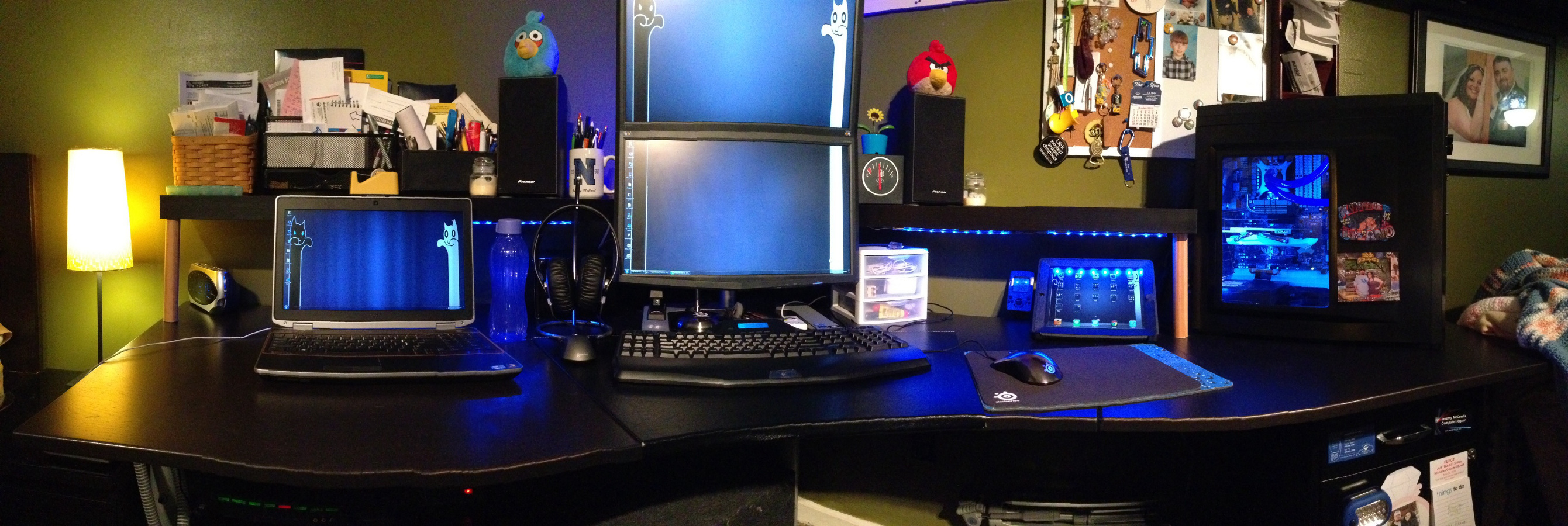 deskwideshot11092012.jpg